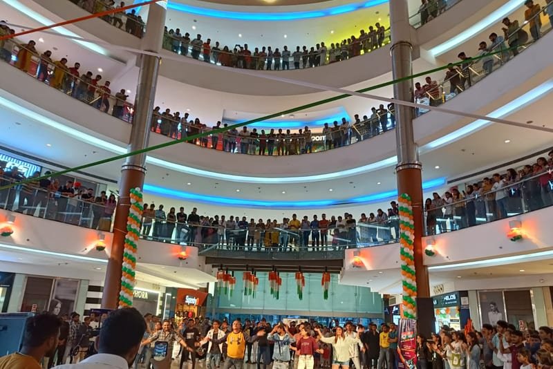 Flash mob activation for the Badhe Chalo campaign
